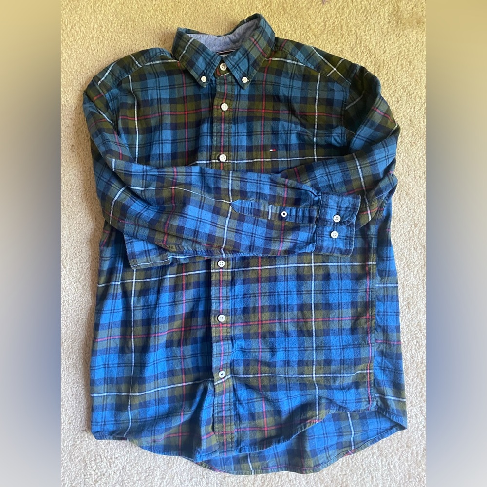 tommy hilfiger thrifted buttonnip shirt